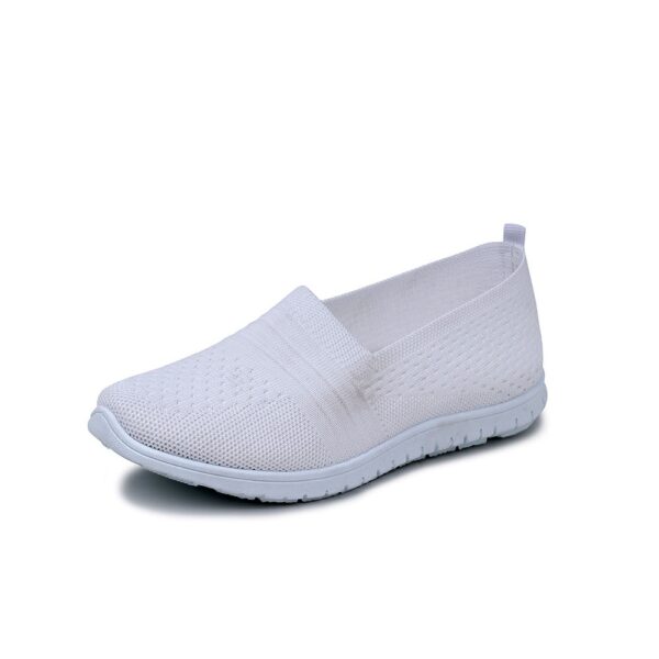 Valged slip-on jalatsid