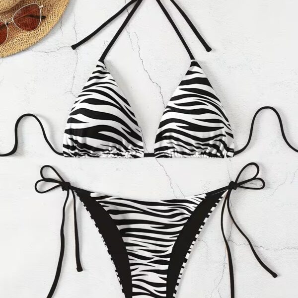 Sebra mustriga bikiinid